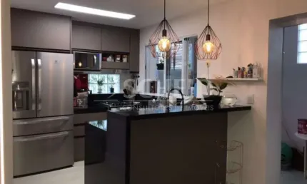 casa de vila a venda no jardim hípico ,3 quartos  sendo 1 suíte e 02 vagas cobertas