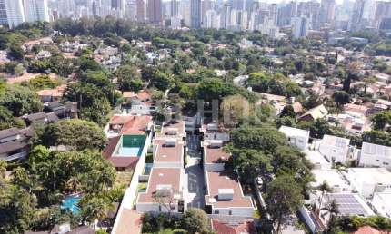 Casa em Condomínio à venda no Alto da Boa Vista com piscina próximo Escola Waldorf Rudolf Steiner