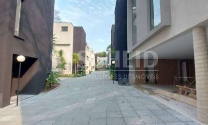 Casa em Condomínio à venda no Alto da Boa Vista com piscina próximo Escola Waldorf Rudolf Steiner