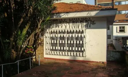 Casa a venda para reforma ótima localização para incorporadora