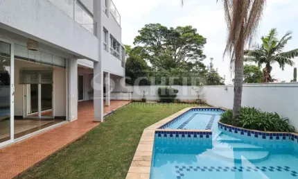 Casa em condomínio com 6 quartos e piscina na Chácara Monte Alegre