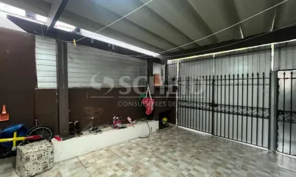 Sobrado à venda com 3 quartos  na Chácara Santo Antônio!