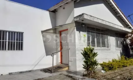 Casa térrea comercial de esquina com sete salas no miolo da Cidade Dutra