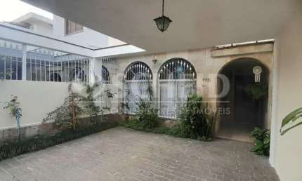 Casa à venda com 4 quartos, 02 suítes no Jardim Aeroporto
