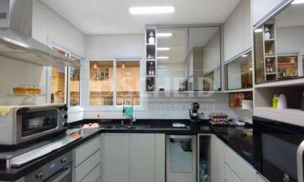 Sobrado novo na região do Campo Grande 135m2, 3 suítes, sala ampla, 3 vagas de garagem !