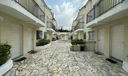 CASA EM CONDOMINIO COM 2 DORMS - PROXIMO A RUA SOCRATES - JARDIM MARAJOARA