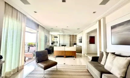APARTAMENTO À COM VARANDA GOURMET E 4 SUÍTES NO CAMPO BELO!