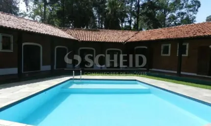 Casa térrea a venda com 3 suítes e 4 vagas no Jardim Marajoara.