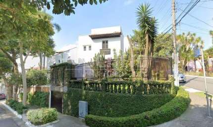 Casa a venda no Jardim Consórcio, com 1 suíte e 2 vagas.
