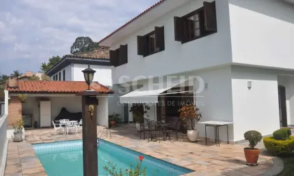 Casa a venda no Alto da Boa Vista com 2 suítes e 5 vagas.
