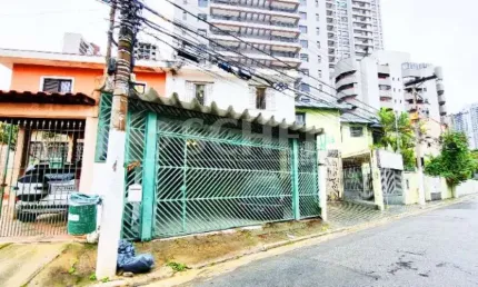 Oportunidade: Sobrado no Brooklin com 3 quartos, 3 banheiros, edícula, 2 vagas de garagem e quintal