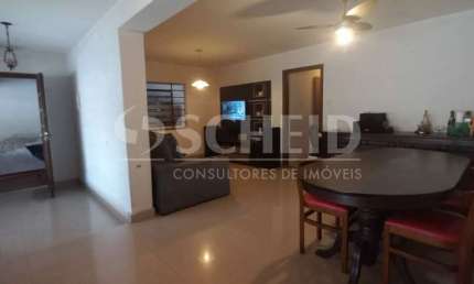 Casa no Brooklin Velho com 5 dormitórios e edícula com 2 dormitórios, jardim, 3 vaga e despensa..