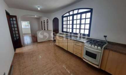 Casa com 88m², 2 quartos e 2 vagas no Socorro, em rua segura.
