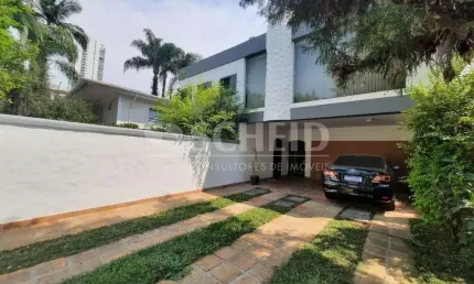 Casa no Jardim Marajoara, na melhor localização do bairro, com 3 quartos e 1 suíte.