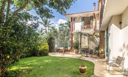 ALTO DA BOA VISTA. CASA COM 1200m² DE TERRENO, 4 SUÍTES.