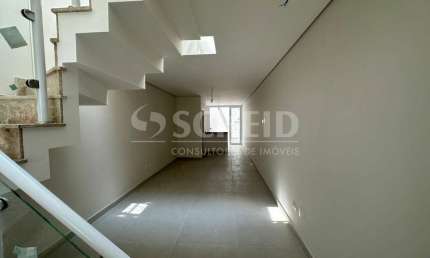 Sobrado em Campo Grande, novo, 3 dormitórios sendo 3 suites, sala, cozinha, 2 banheiros e 2 vagas.
