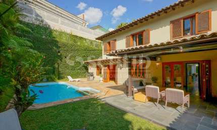 Casa com 5 quartos e piscina na melhor rua do Jardim Guedala