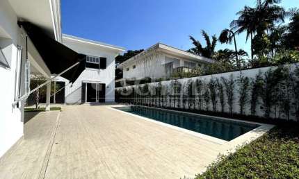 Casa reformada com 4 quartos suítes no Jardim Guedala