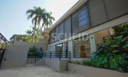 Casa reformada com 5 suítes e 4 vagas no Jardim Guedala