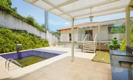 Casa reformada com 4 suítes e piscina no Jardim Guedala