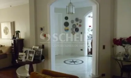 Sobrado no alto da Boa Vista com 4 quartos suites 5 vagas de garagem.