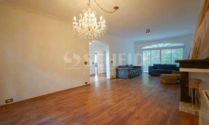 CASA BROOKLIN . -Com 4 quartos - suíte - 3 vagas - rua tranquila com segurança