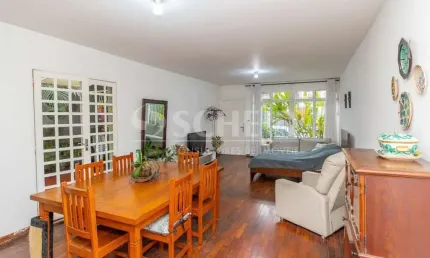 Casa em Santo Amaro com 216m - 3 Dorms - Quintal - 3 vagas