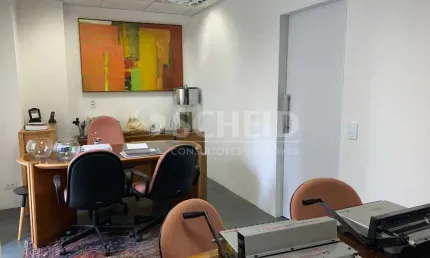 Conjunto Comercial Moema, com vão Livre  42m², banheiro, ar-condicionado e uma vaga de garagem,