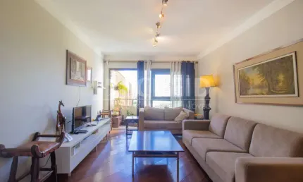 Apartamento  com 3 quartos sendo 1 suíte e 2 vagas de garagem.