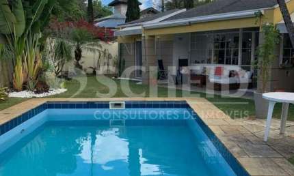 CASA ALTO DA BOA VISTA - REFORMADA - 4 SUITES - JARDIM - PISCINA - CHURRASQUEIRA - 3 GARAGENS
