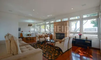 Casa à venda na Chácara Monte Alegre - 473m², 4 quartos e 3 vagas.