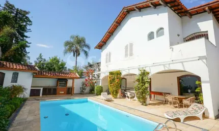 CASA NO MORUMBI COM 5 SUITES, 6 VAGAS. OTIMA LOCALIZAÇÃO!