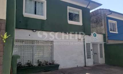 Sobrado Residencial em Santo Amaro com 200m², 3 quartos, 3 vagas, cozinha, sala para dois ambientes.