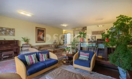 Linda casa na Chácara Monte Alegre com 4 dormitórios (sendo 2 suítes), 4 salas e 2 vagas de garagem!