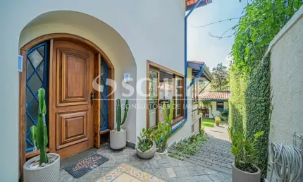 Casa na Alto da Boa Vista com 4 quartos e 2 suítes e4 vagas de garagem!!