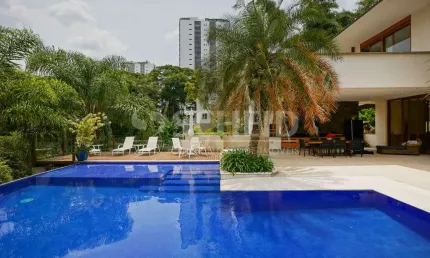 Casa no coração do Alto da Boa Vista em rua fechada