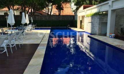 Apartamento a venda no Jardim Marajoara com quatro suítes e cinco vagas de garagem, um por andar.