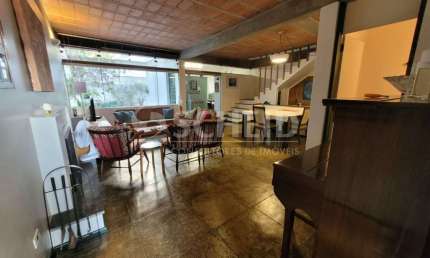 Sobrado de 3 quartos, 1 suite em terreno de 298m2 no melhor ponto do Jardim Marajoara