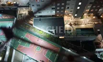 Lindo apartamento reformado com armários embutidos, lazer completo, vaga no subsolo livre.