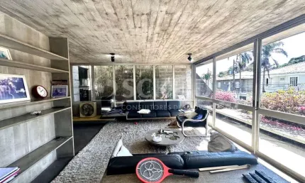 Casa no morumbi e terreno anexo . projeto ruy otake em concreto aparente