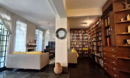 CASA à venda com 198m² na Chácara Santo Antônio com 4 quartos, 1 suíte e 2 vagas