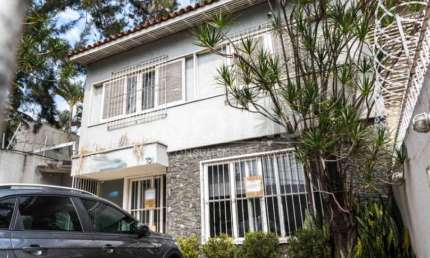 Imóvel Comercial com 6 Quartos/Salas e 4 banheiros para Alugar, 160 m² por R$ 9.800/Mês