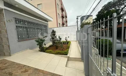 Casa térrea com terreno de 500m² com  02 Dormitórios e cozinha  grandes, quintal e edicula