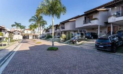 CASA EM CONDOMINIO - 4 quartos (2 suítes) - 4 vagas - piscina
