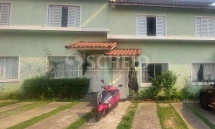 Casa a venda em condomínio fechado, 110m², 3 suítes e 2 vagas.