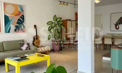 Casa à venda em Moema com 3 quartos, sendo 1 suíte, 2 vagas de garagem