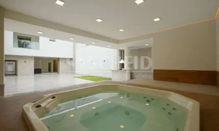 Casa a venda com 607 m² 4 quartos sendo 4 suítes, 6 vagas