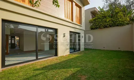 Casa de Vila nova com 4 quartos à venda no Jardim Hípico, 218,00m² total/terreno!