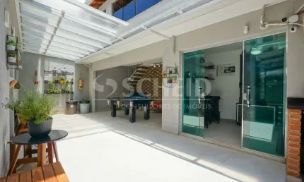 Sobrado a venda de 267,28m² útil, com 3 quartos e 4 vagas, no Jardim Prudência.