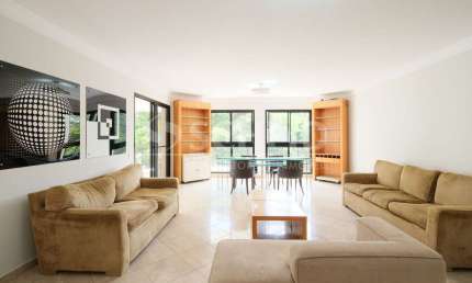 Apartamento á Venda no Jardim Marajoara com 309m², 4 quartos sendo 4 suítes, 5 vagas.